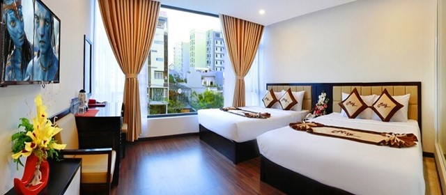 Deluxe Twin City View